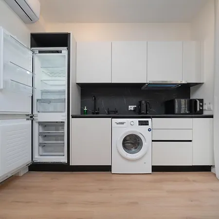 דירה Luxury In The Heart Of לימסול