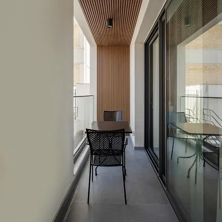 Luxury In The Heart Of * לימסול