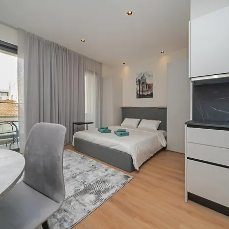 Luxury In The Heart Of 아파트 레메소스