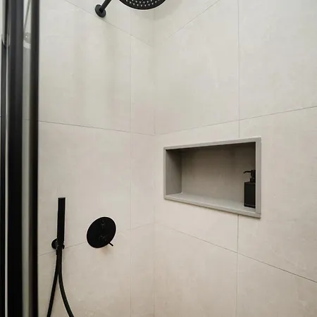 Luxury In The Heart Of 아파트 레메소스