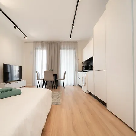 Апартаменты Luxury In The Heart Of