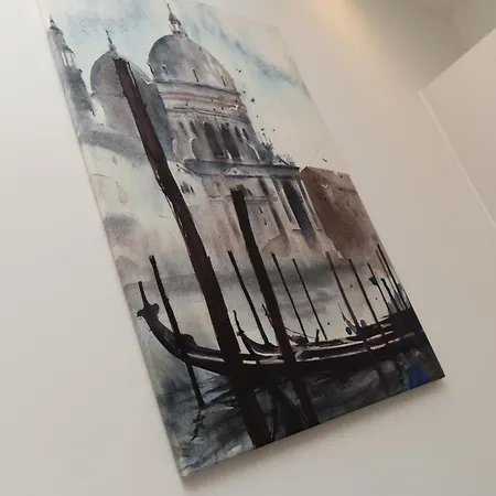 Апартаменты Luxury In The Heart Of Лимасол