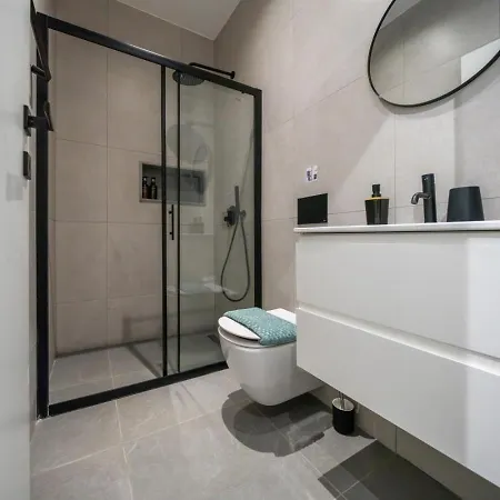 Luxury In The Heart Of 아파트 레메소스