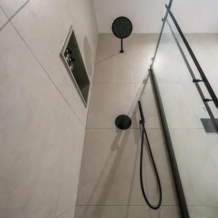 Luxury In The Heart Of 레메소스