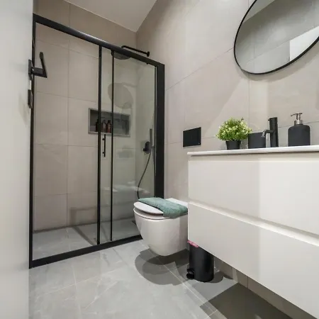 아파트 Luxury In The Heart Of 레메소스