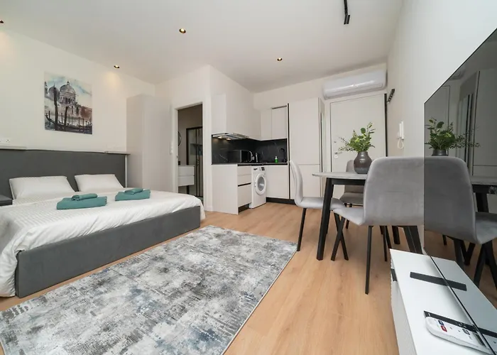 Lägenhet Luxury In The Heart Of Limassol