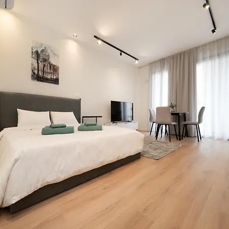 Luxury In The Heart Of 아파트 레메소스